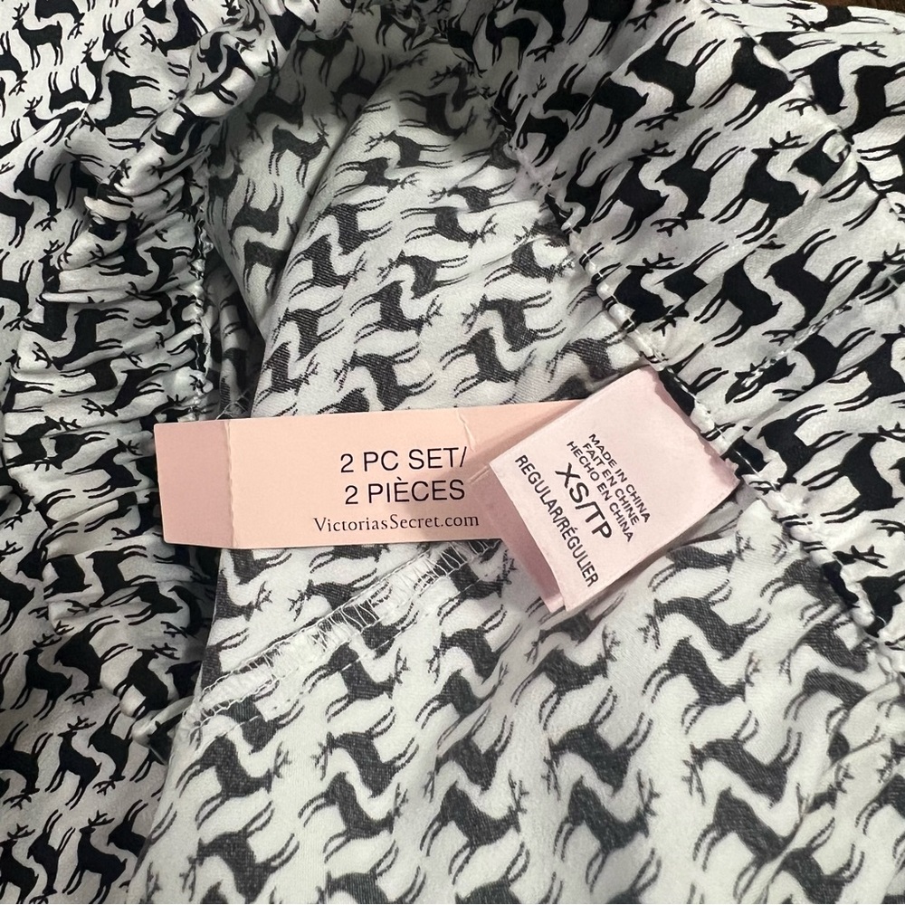 Victoria's Secret Satin Classic Long Pajamas Black/White Reindeer Print Sz XS - Picture 4 of 8